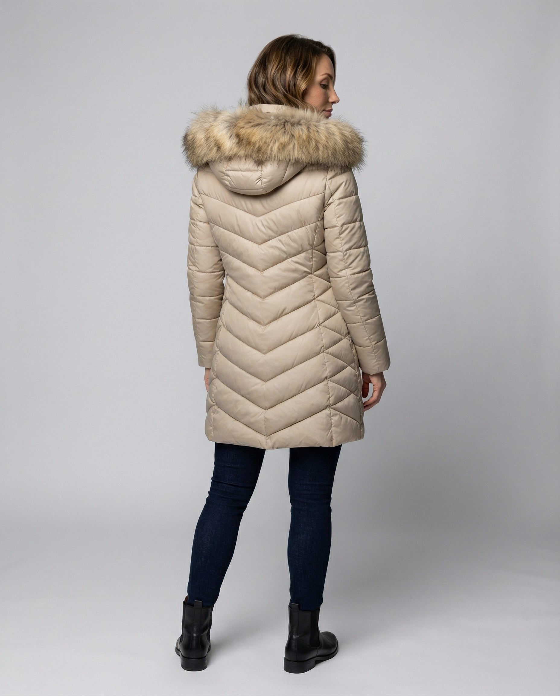 down jacket with faux fur collar and insulated warm-fit design